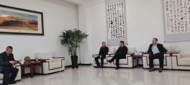 公司與哈密市政府領(lǐng)導(dǎo)洽談公司新疆發(fā)展思路，加大助力新疆能源發(fā)展！